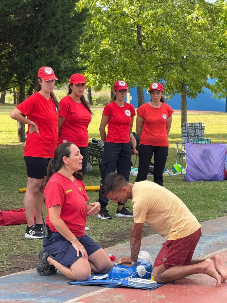 EXITOSA JORNADA DE RCP Y USO DE DEA EN EL POLIDEPORTIVO