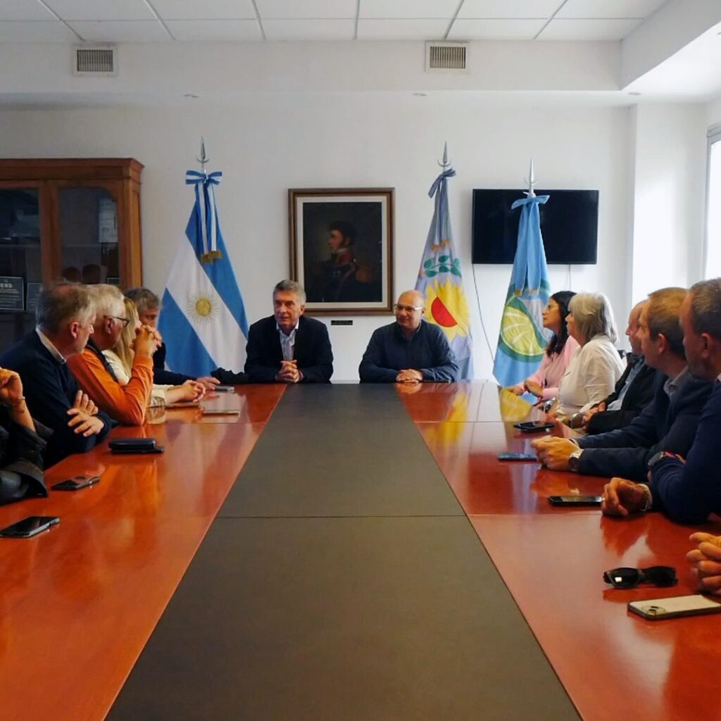 MAURICIO MACRI BRINDÓ UNA CONFERENCIA EN BALCARCE JUNTO AL INTENDENTE ESTEBAN REINO