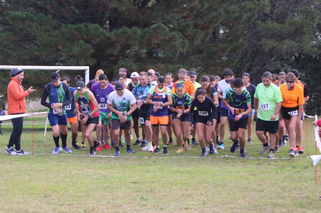ATLETAS AL PROVINCIAL DE CROSS COUNTRY