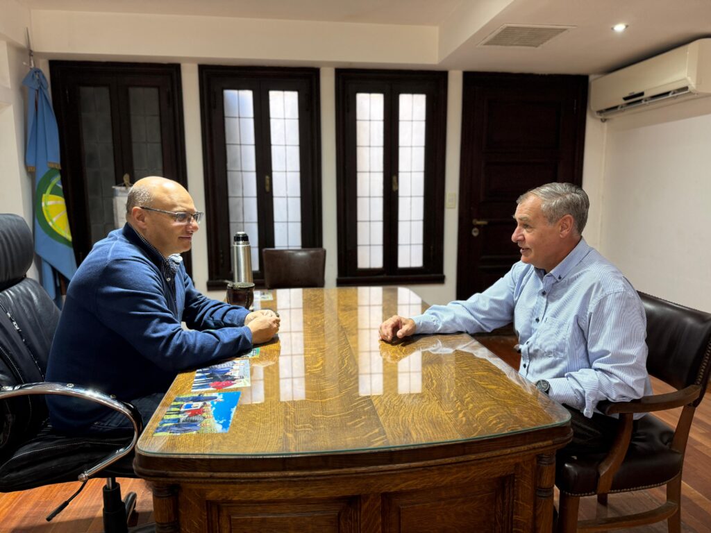 EL INTENDENTE RECIBIÓ AL CORONEL (R) OSCAR ARMANELLI, QUIEN BRINDARÁ UNA CHARLA ABIERTA EN EL MARCO DEL 160° ANIVERSARIO DE BALCARCE