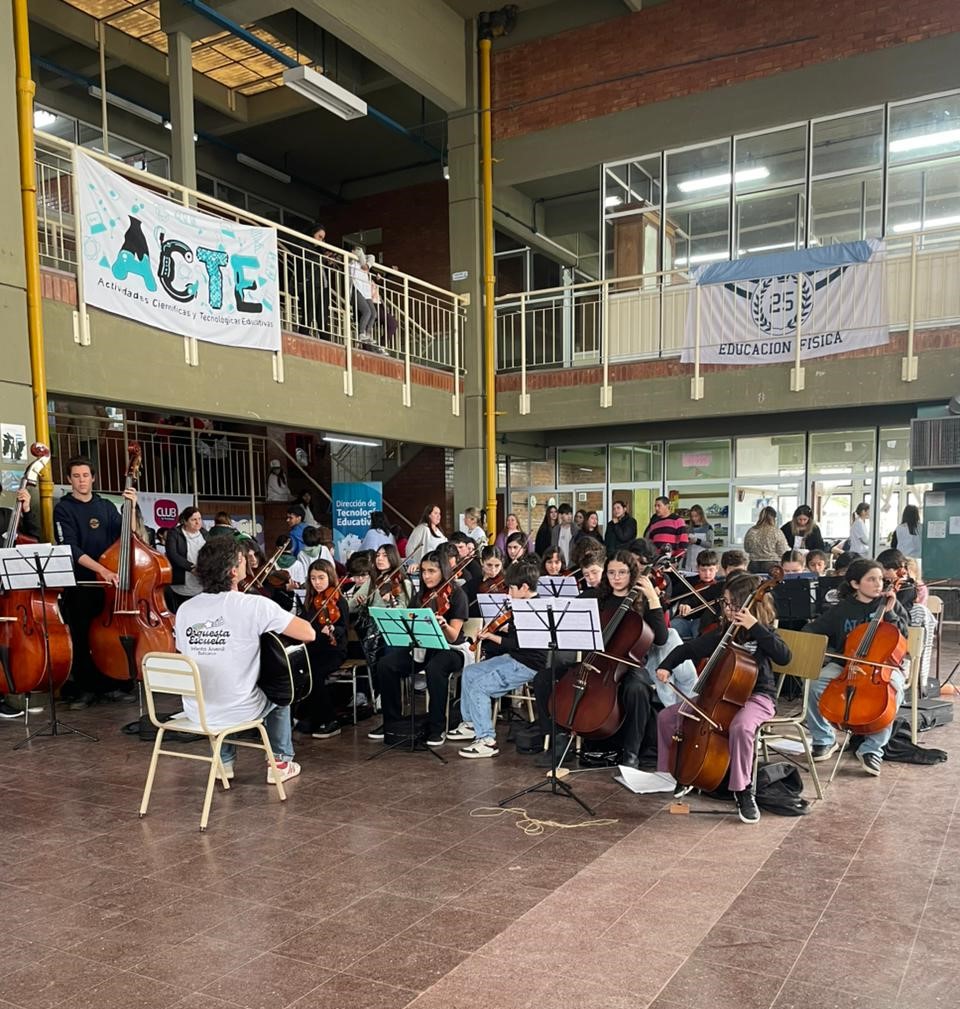 ORQUESTA ESCUELA SE PRESENTÓ EN FERIA REGIONAL DE CIENCIAS