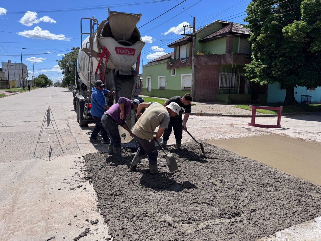  TRABAJOS DE RECUPERACIÓN VIAL EN DISTINTOS SECTORES DE LA CIUDAD