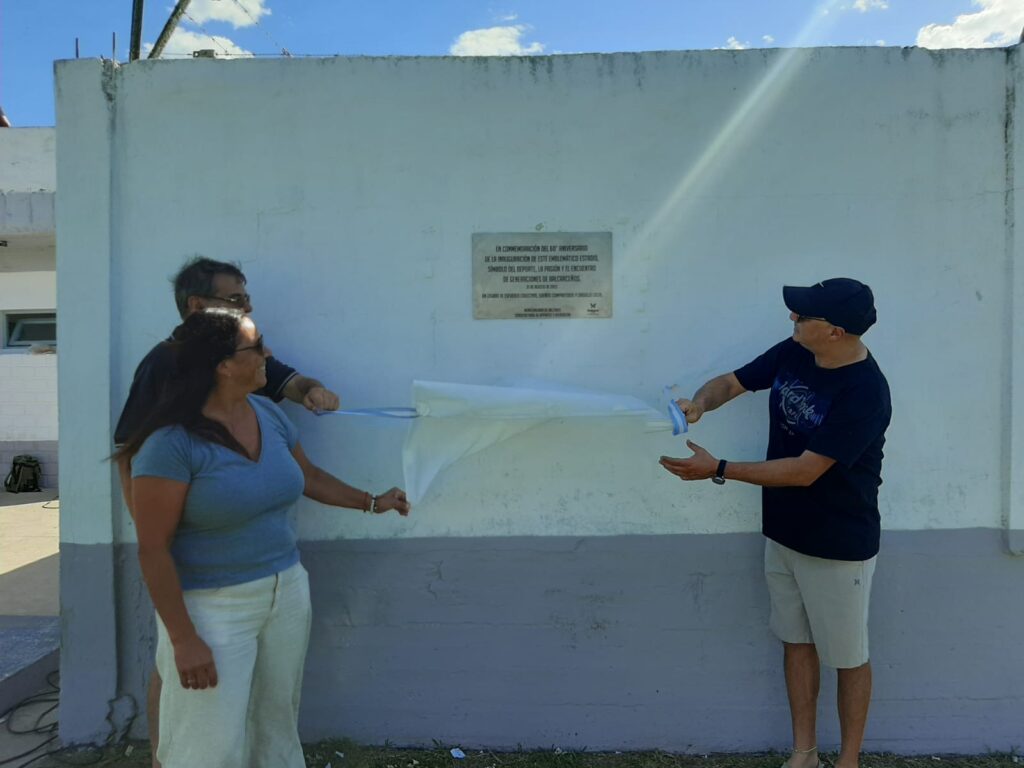 DESCUBRIERON UNA PLACA POR LOS 60 AÑOS DEL ESTADIO MUNICIPAL “GENERAL BALCARCE”