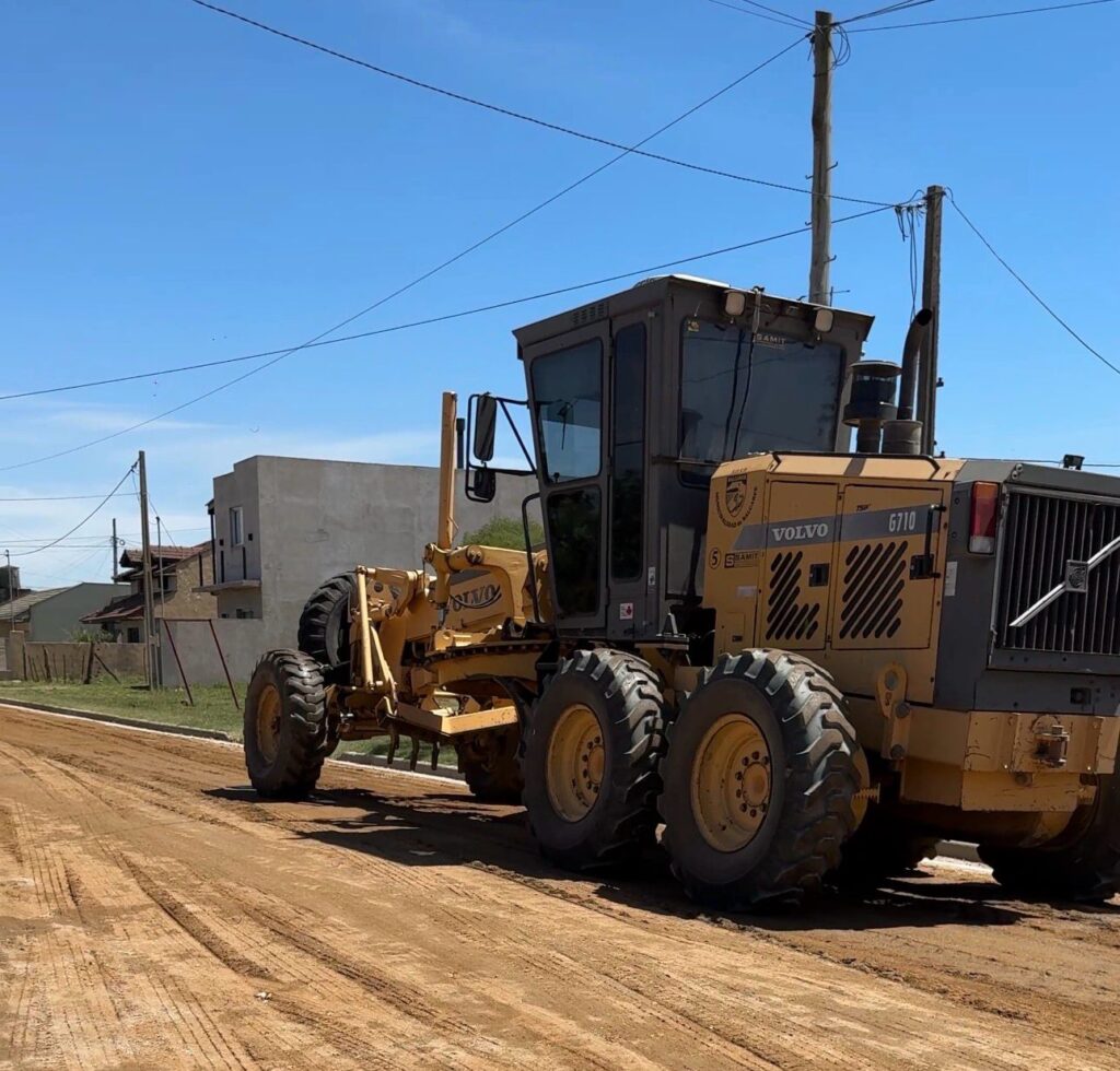 AVANZA EL PLAN DE RECOMPOSICIÓN DE CALLES DE TIERRA EN LA CIUDAD