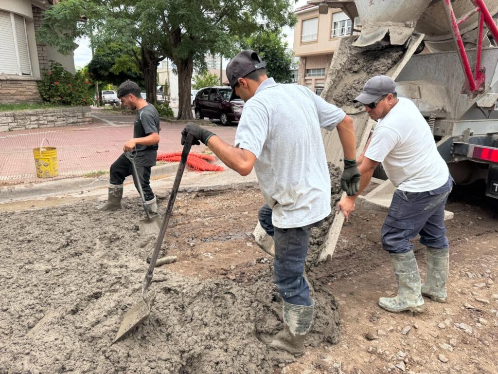 AVANZA LA RECONSTRUCCIÓN DE PAVIMENTO EN CALLE 28 ENTRE 21 Y 23