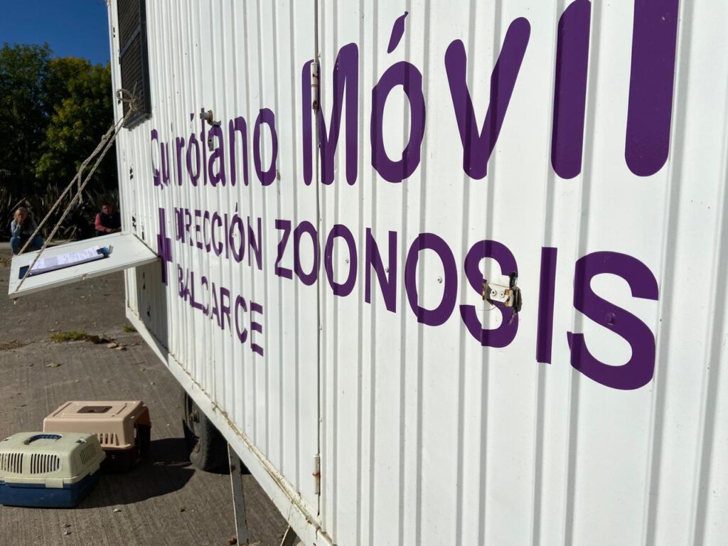 EL QUIRÓFANO MÓVIL DE ZOONOSIS CONTINÚA SU RECORRIDO POR LOS BARRIOS