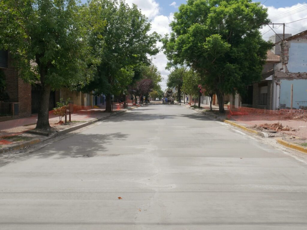 SE COMPLETA EL HORMIGONADO DE CALLE 22 ENTRE 27 Y 29