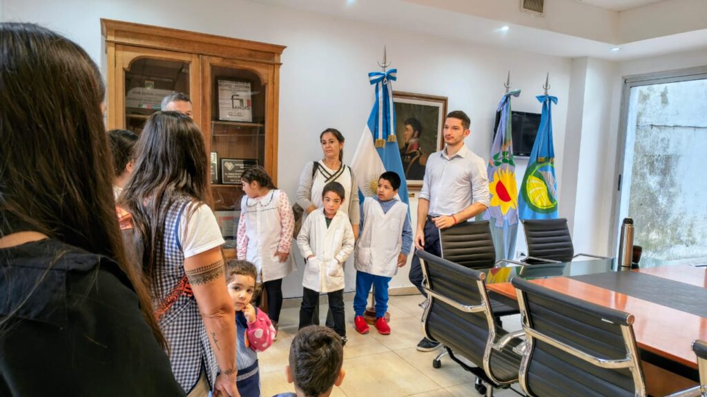 ALUMNOS CONOCIERON EL FUNCIONAMIENTO DEL MUNICIPIO