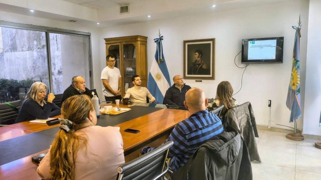 PRESENTARON PROTOCOLO PARA ORDENAR DECISIONES ANTE ALERTAS METEOROLÓGICAS EN EL ÁMBITO EDUCATIVO