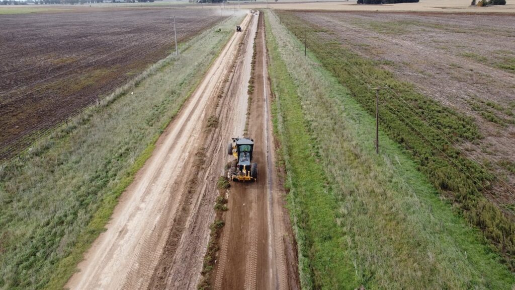 CONTINÚAN LOS TRABAJOS DE MANTENIMIENTO EN LOS CAMINOS RURALES
