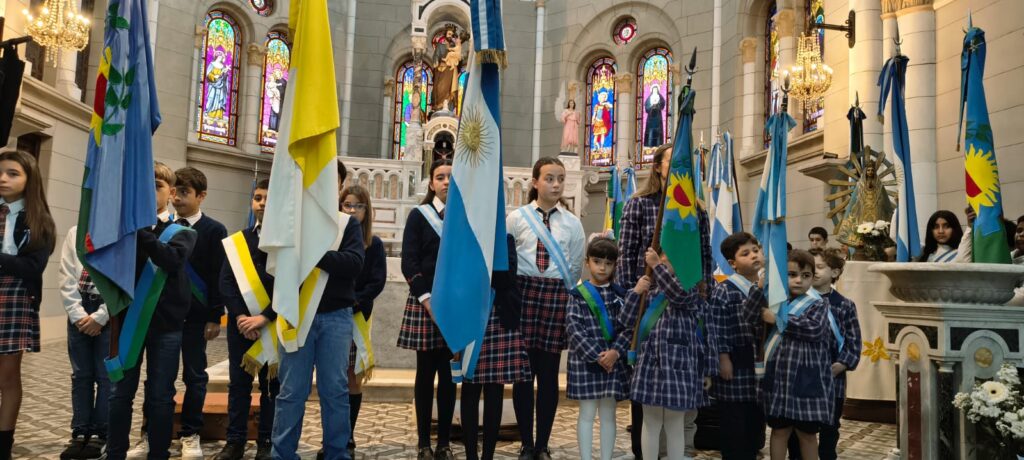 EMOTIVA CELEBRACIÓN PATRIA Y HOMENAJE POR LOS 140 AÑOS DE LA PARROQUIA “SAN JOSÉ”