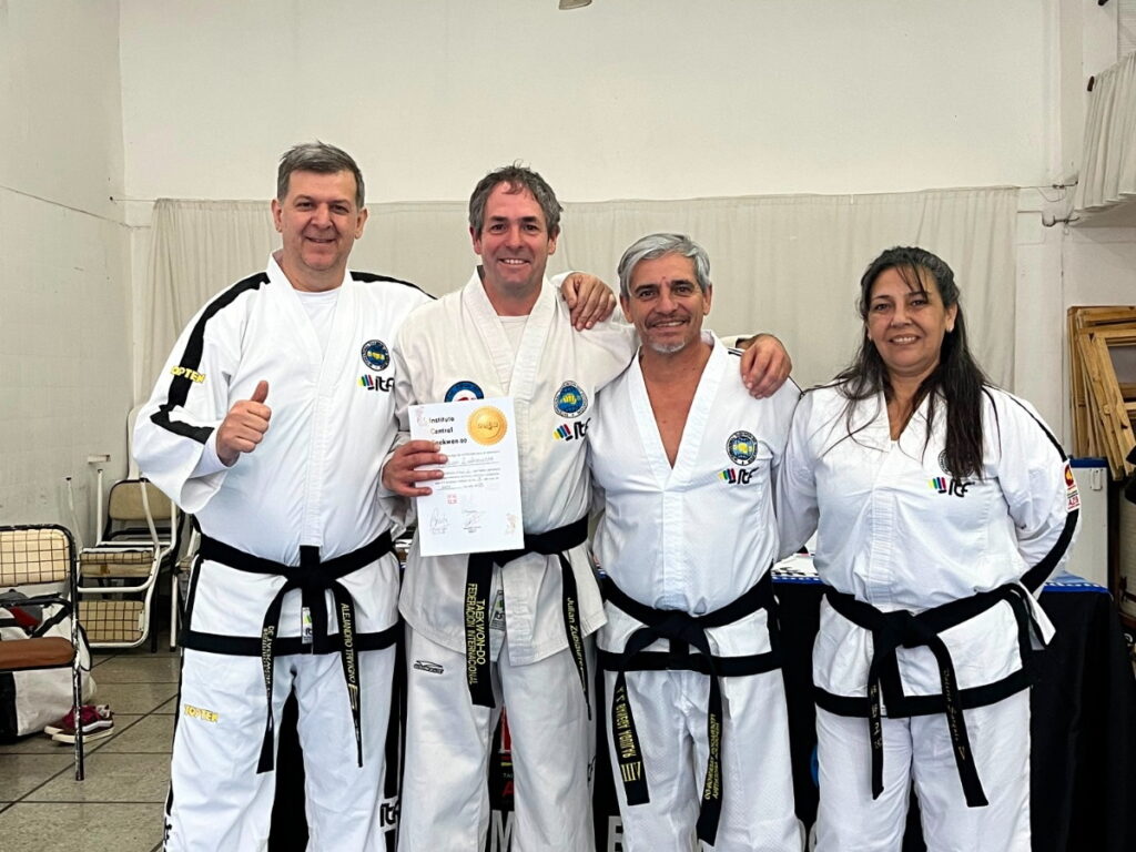 JULIÁN ZUBIAURRE ES PRIMER DAN DE TAEKWON-DO