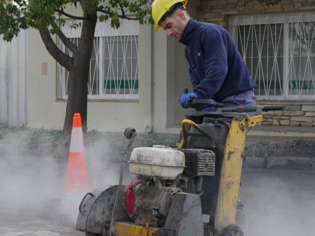 OBRAS DE BACHEO EN CALLES 13 Y 20