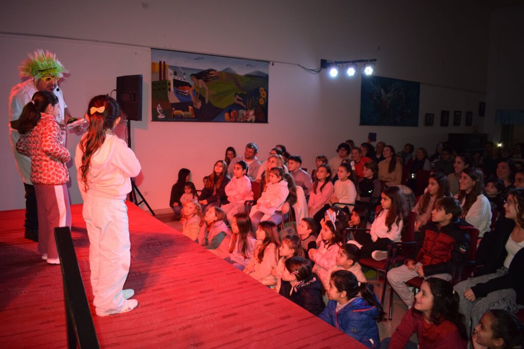 EXITOSA PRESENTACIÓN DE “IMPROVISTO” Y HOY, CINE CON “LILO Y STITCH”