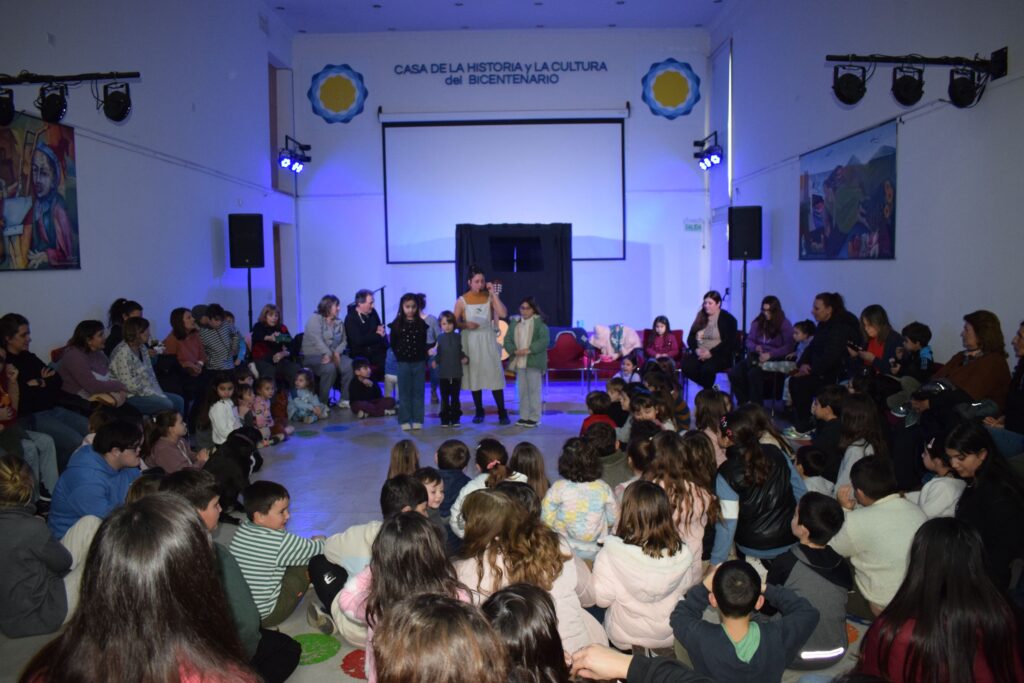 PARTICIPATIVO ESPECTÁCULO “EL CORAZÓN DEL INVIERNO” Y HOY, CINE INFANTIL