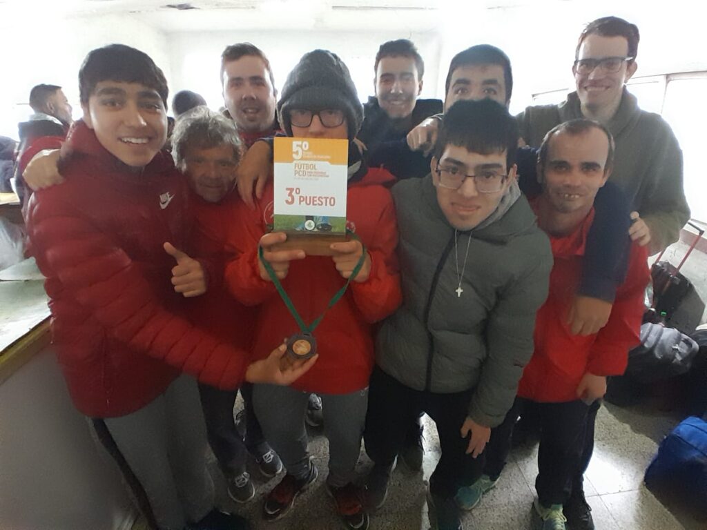 EMDAB OBTUVO EL TERCER PUESTO EN UN TORNEO REGIONAL DE FÚTBOL 5 ADAPTADO