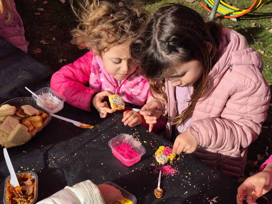 EXITOSO DESARROLLO DE LA JORNADA DE DECORACIÓN DE COOKIES EN EL CERRO