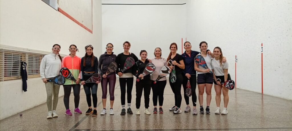 LA ESCUELA MUNICIPAL DE PELOTA A PALETA COMENZÓ SU ACTIVIDAD CON GRAN CONVOCATORIA