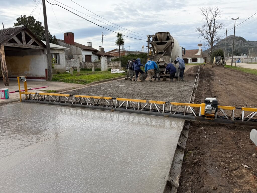 PAVIMENTACIÓN DE DIEZ CUADRAS EN DOS SECTORES DE LA CIUDAD