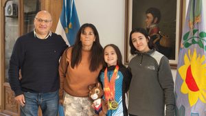 EL INTENDENTE RECIBIÓ Y FELICITÓ A DESTACADAS GIMNASTAS