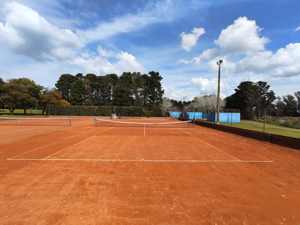 PUESTA EN VALOR DE CANCHAS DE TENIS EN EL POLI