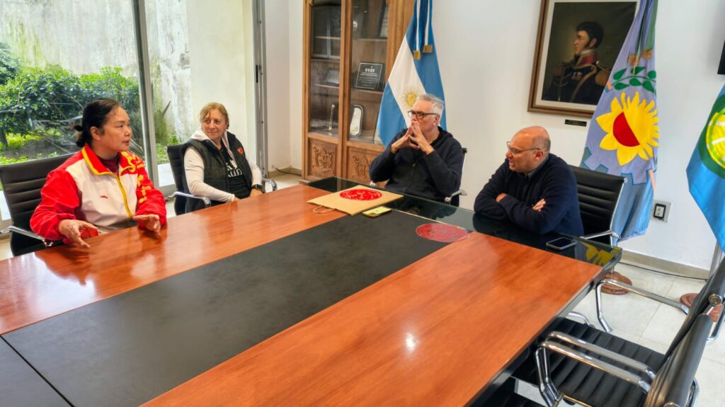 REINO RECIBIÓ A REFERENTE DE DISCIPLINAS TRADICIONALES CHINAS
